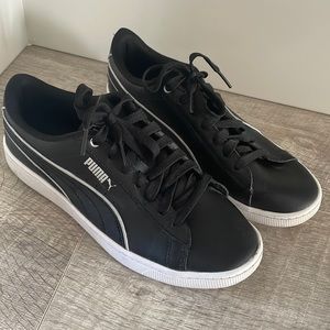 Women’s Puma soft foam sneakers